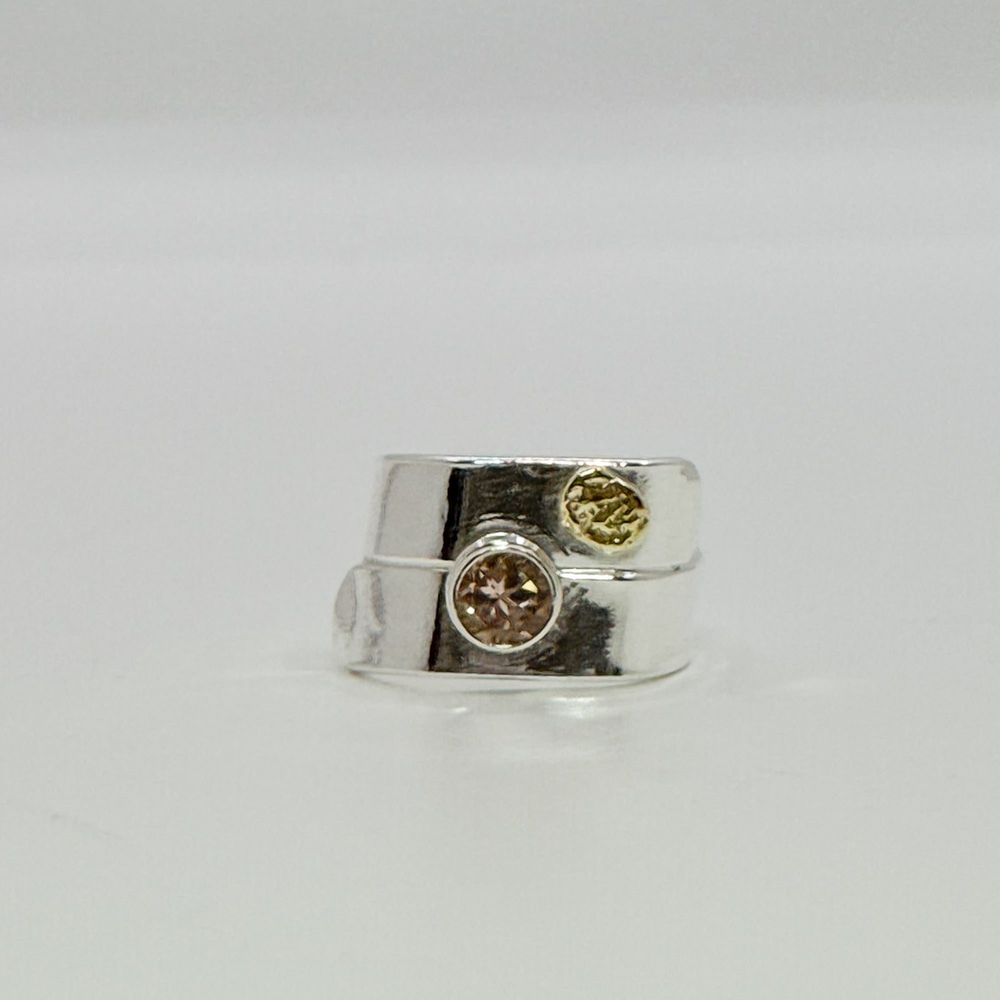Overlap ring with Morganite
