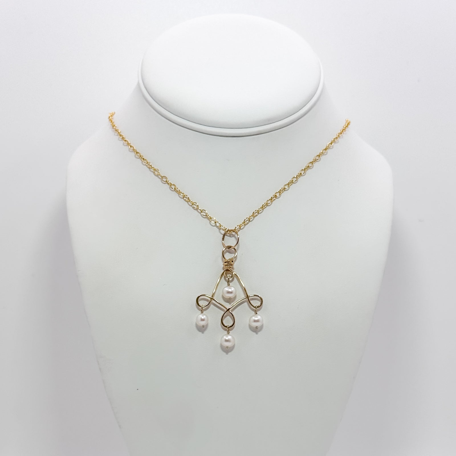 Twizzle Neck with pearl necklace