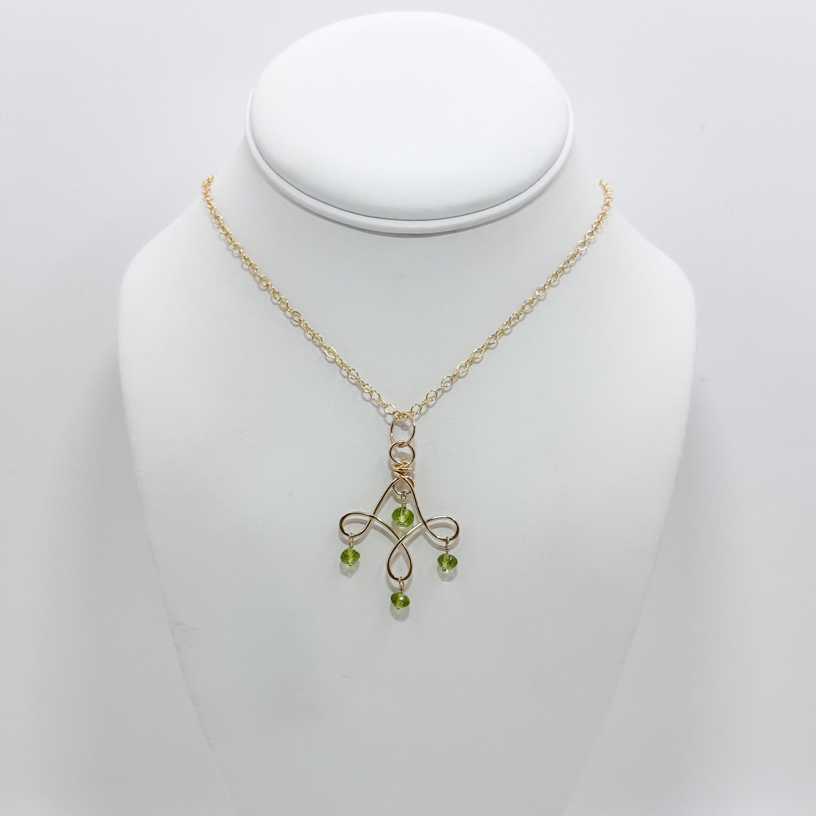 Twizzle Neck with Peridot