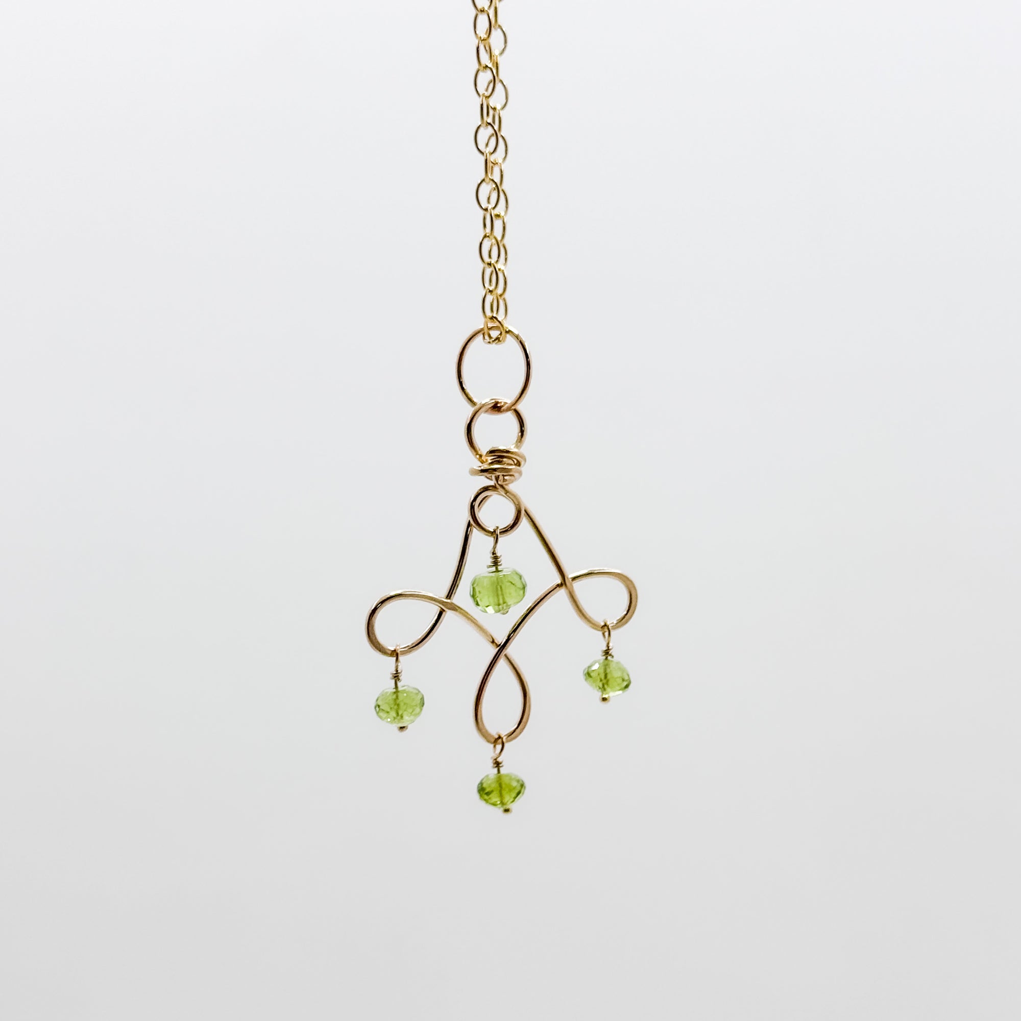 Twizzle Neck with Peridot