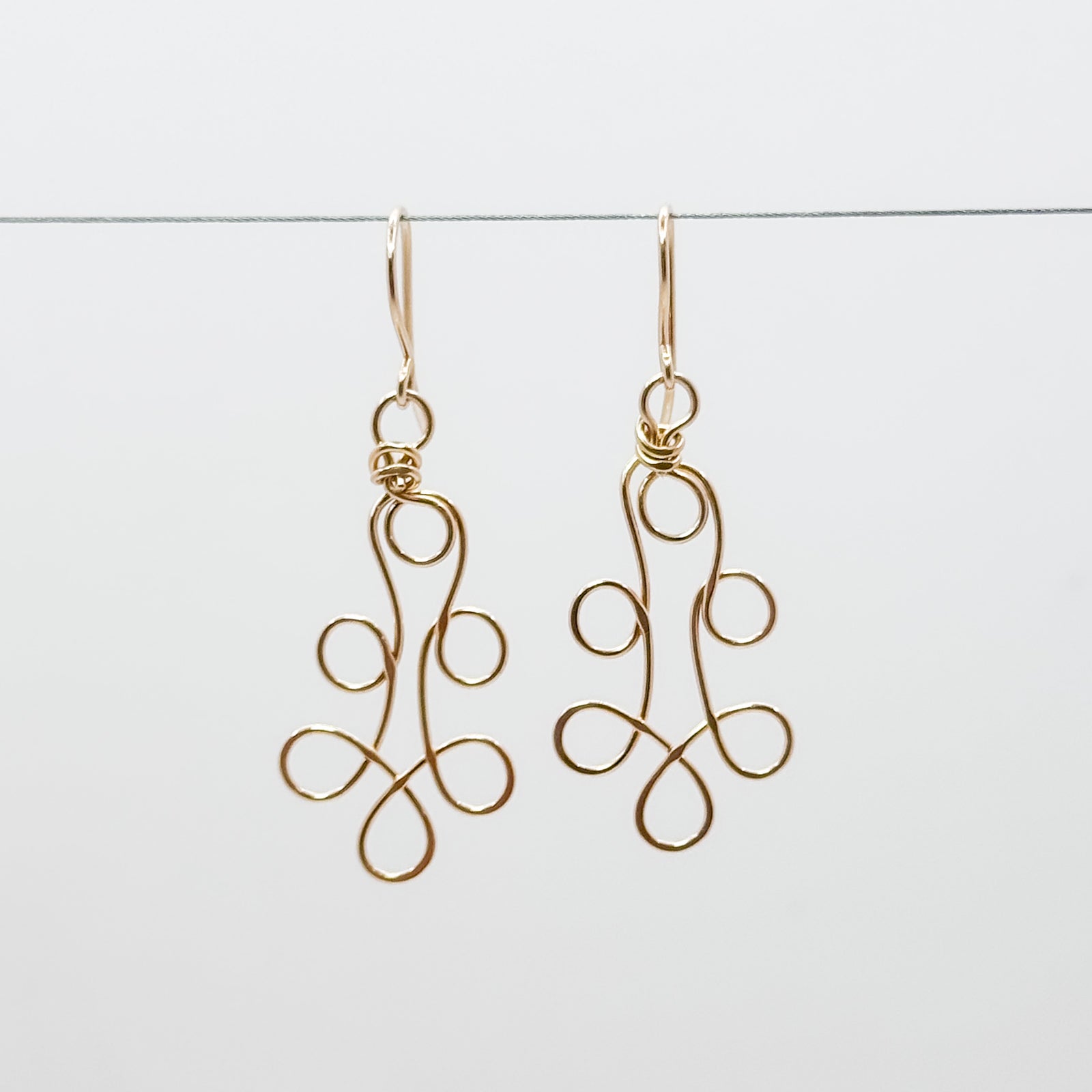 Winding earrings