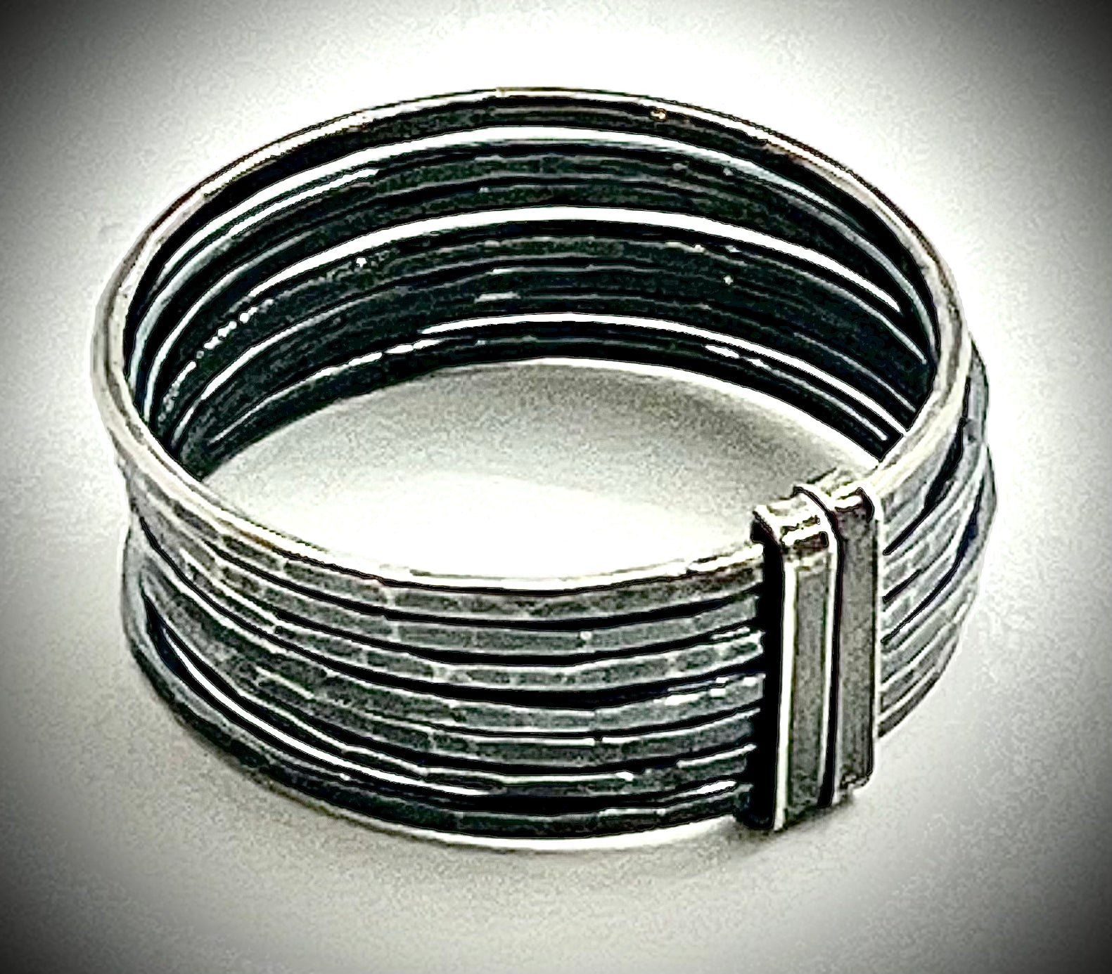 Short Stacked Oxidized Ring