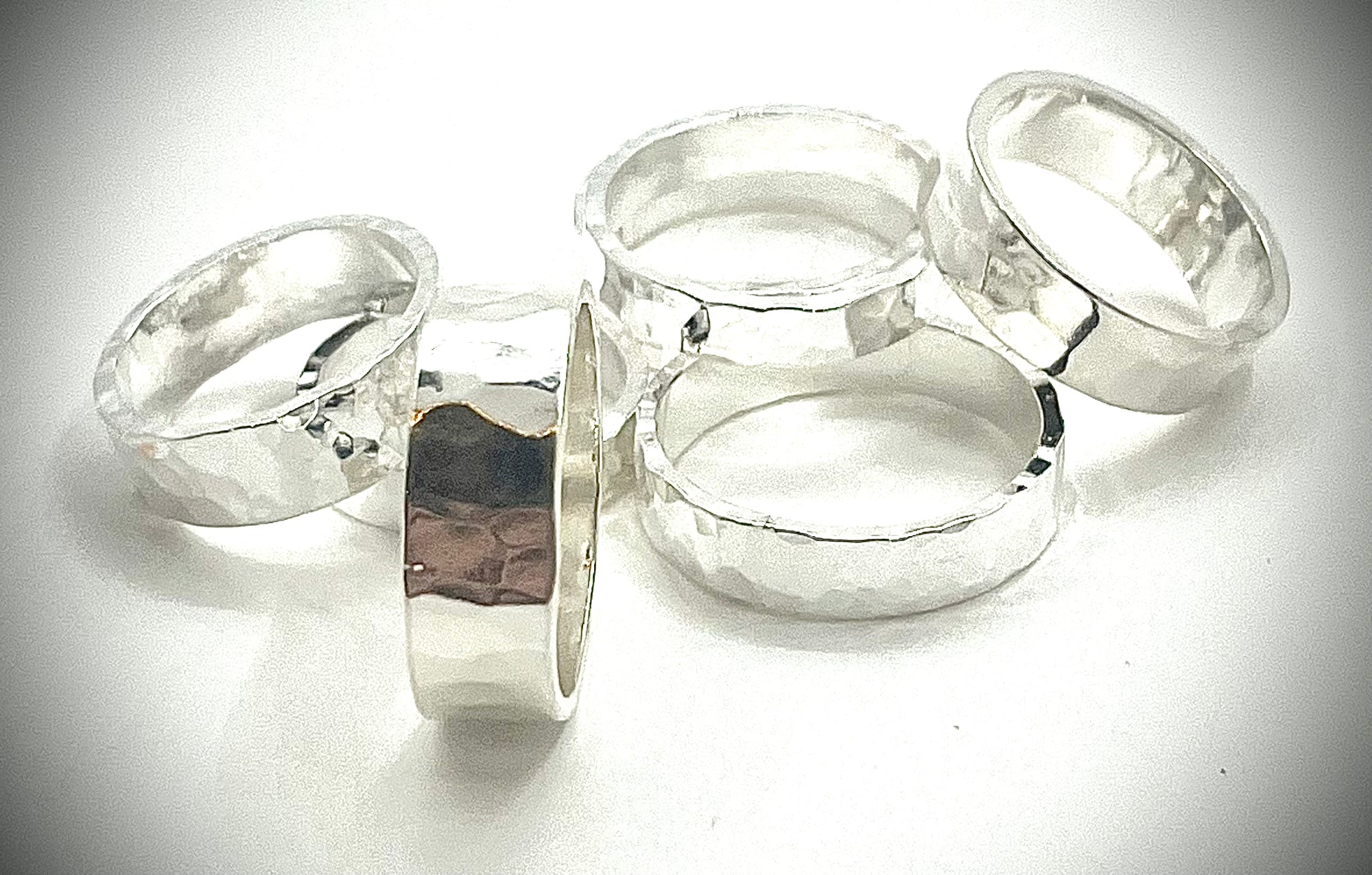 Ball Peined Wedding Band
