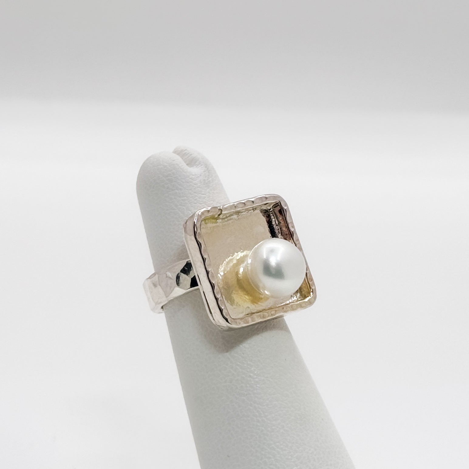 Square not naught ring with white pearl