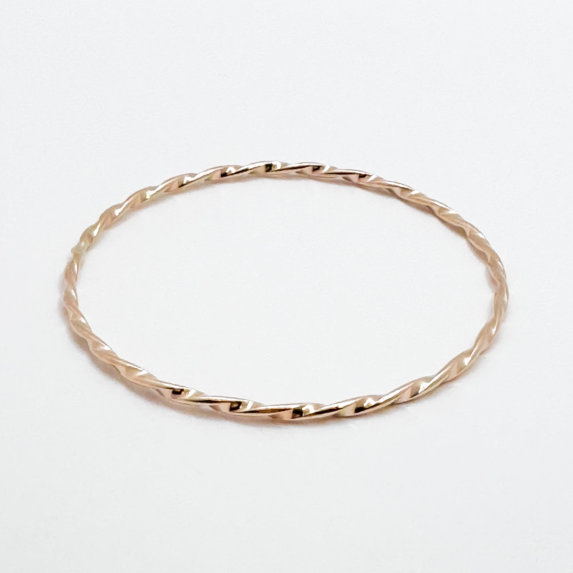 Single twist bangle