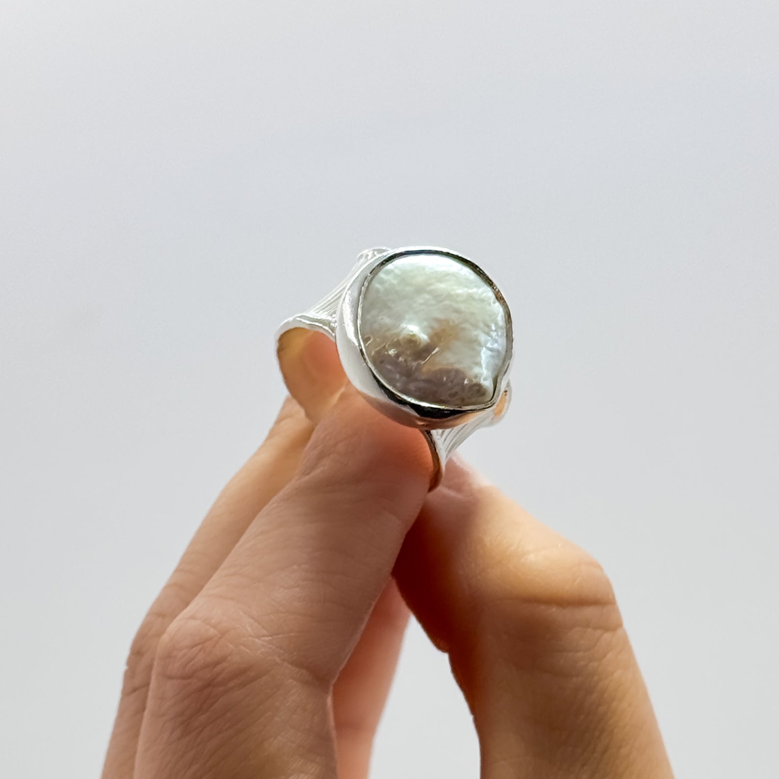 Deckled Boiler Chip anticlastic ring with white coin pearl