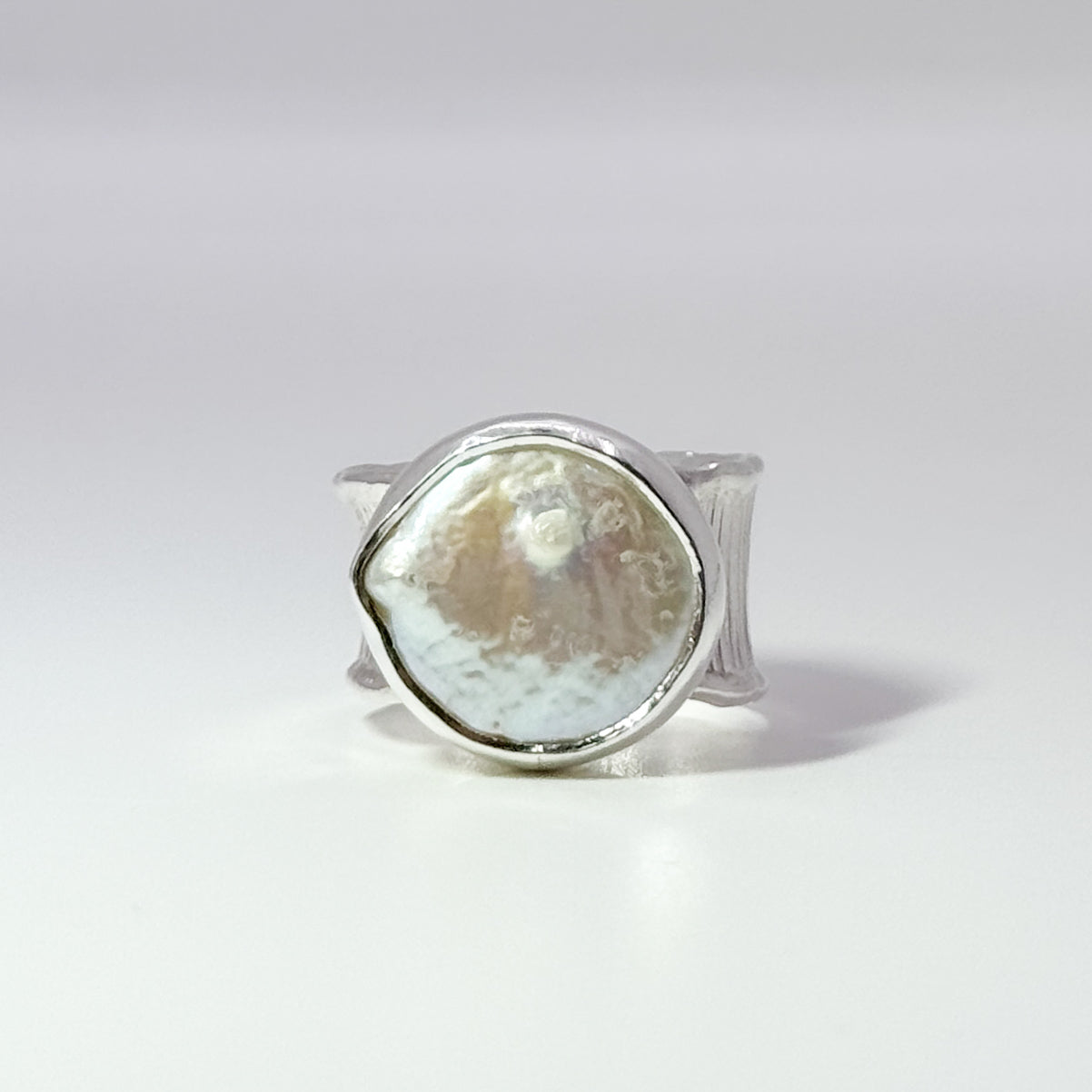 Deckled Boiler Chip anticlastic ring with white coin pearl