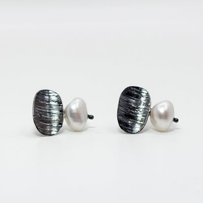 Oval 1 Fresh water pearl earrings