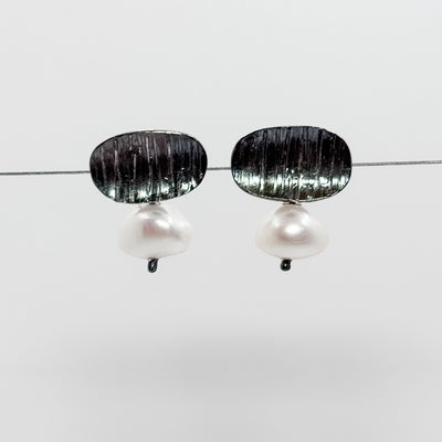 Oval 1 Fresh water pearl earrings