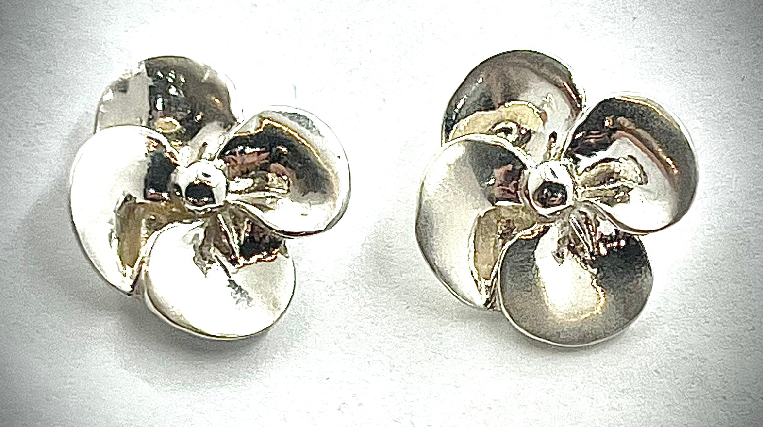 Lil Pansy Earrings on Post