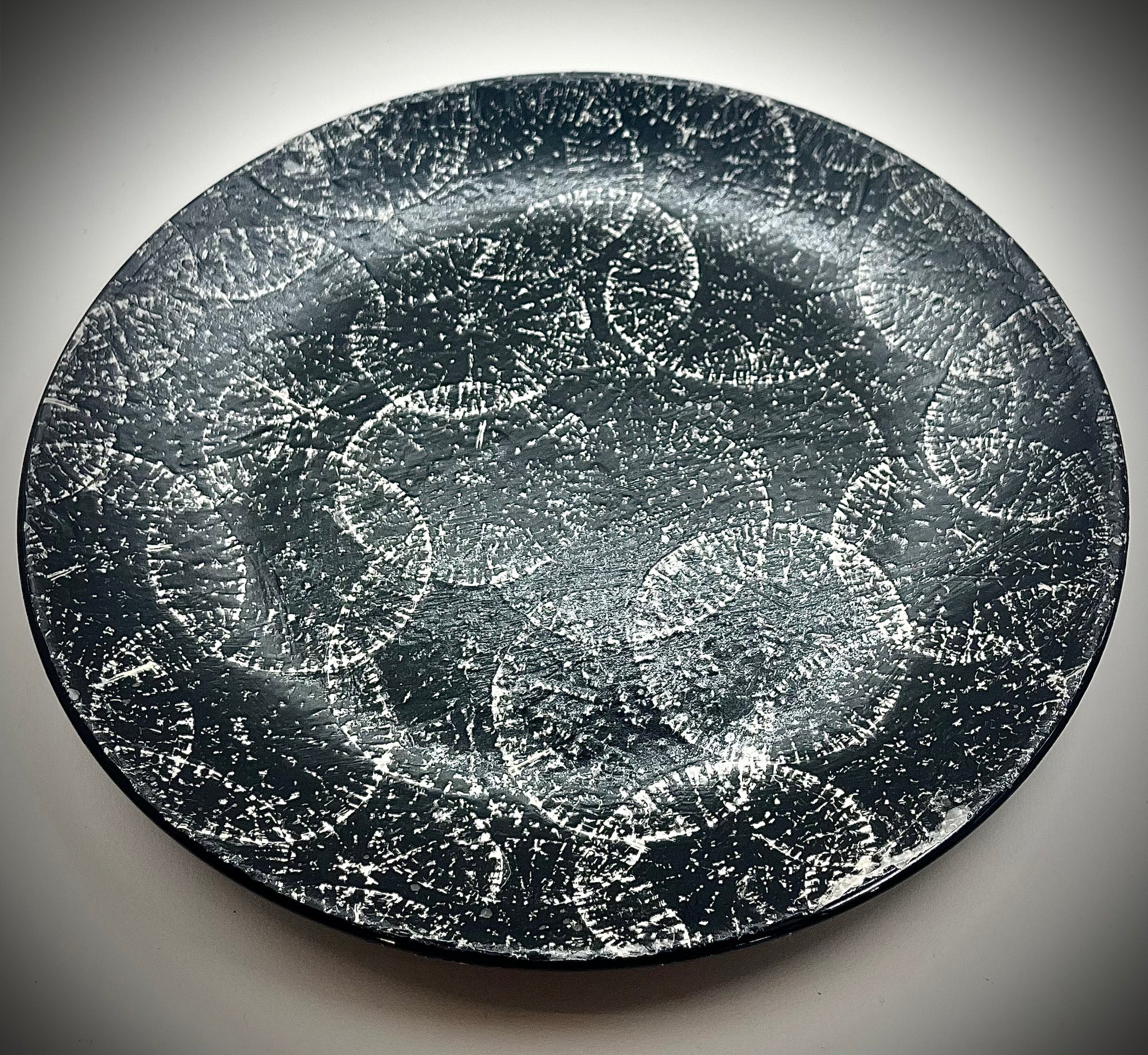 Daikon Small Black Round Plate