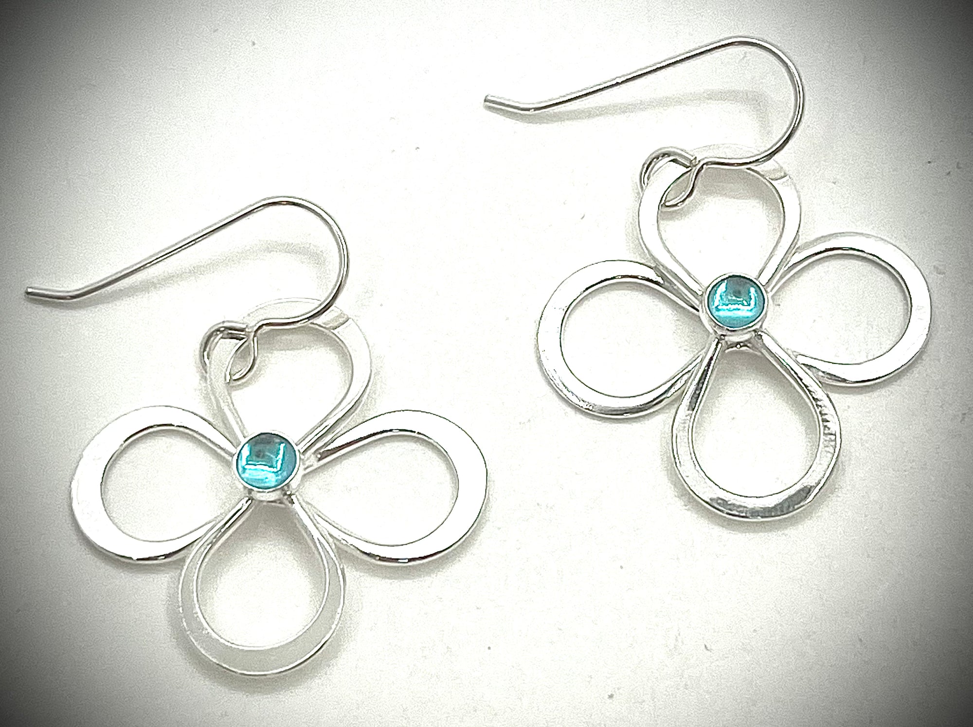 Dee Daisy Earrings