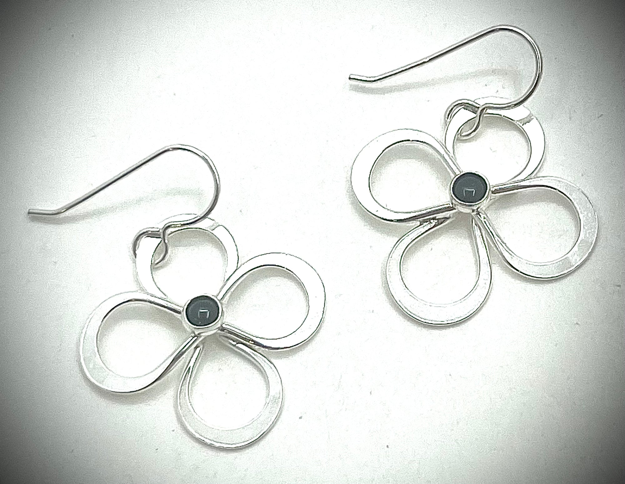 Dee Daisy Earrings