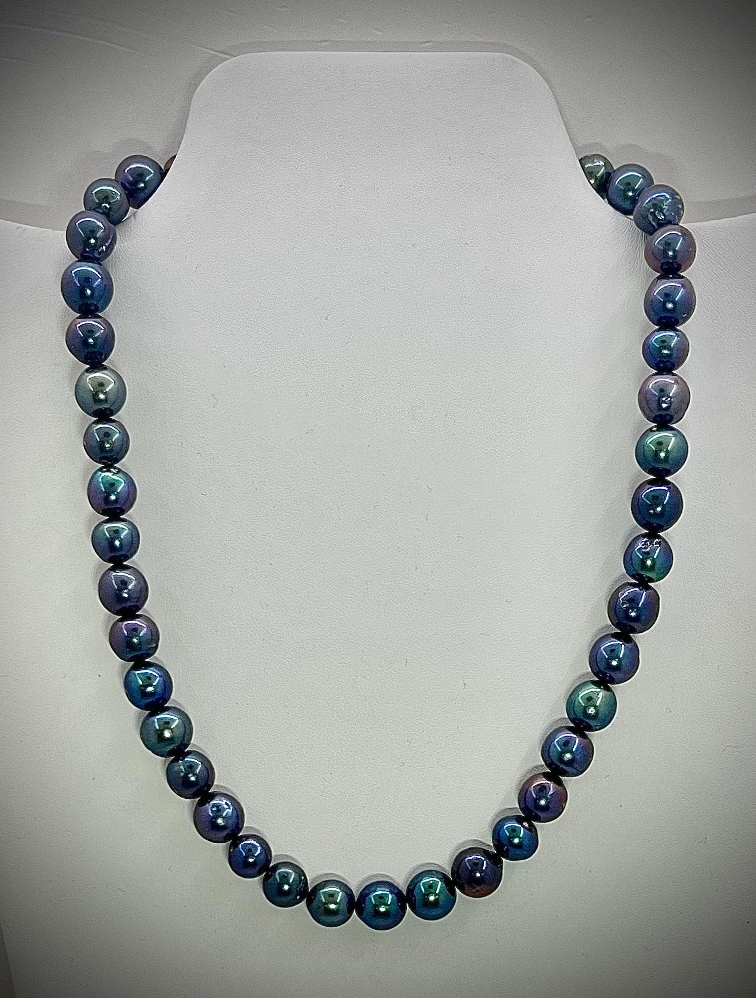 Peacock Pearl Necklace