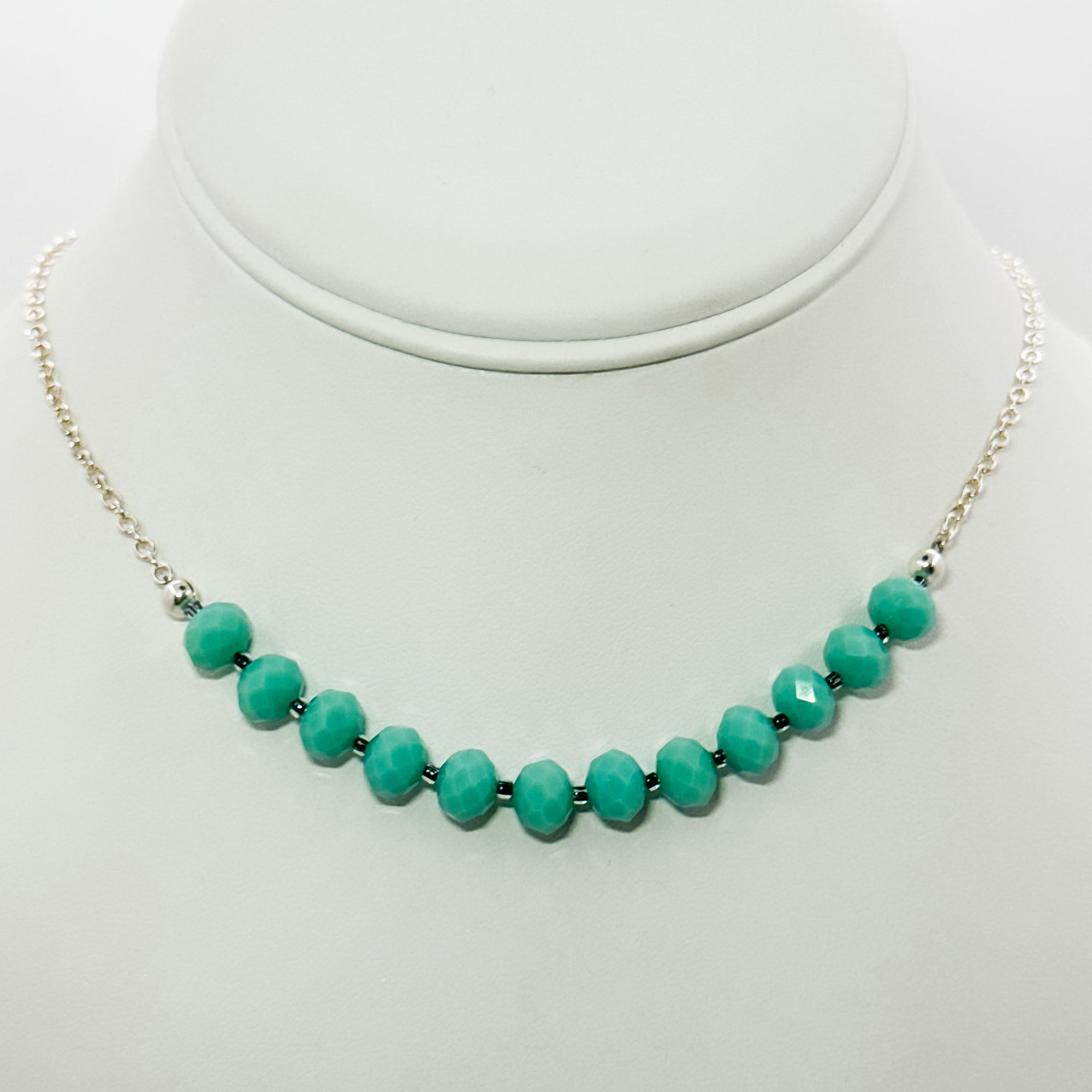Bullseye turquoise colored beads necklace