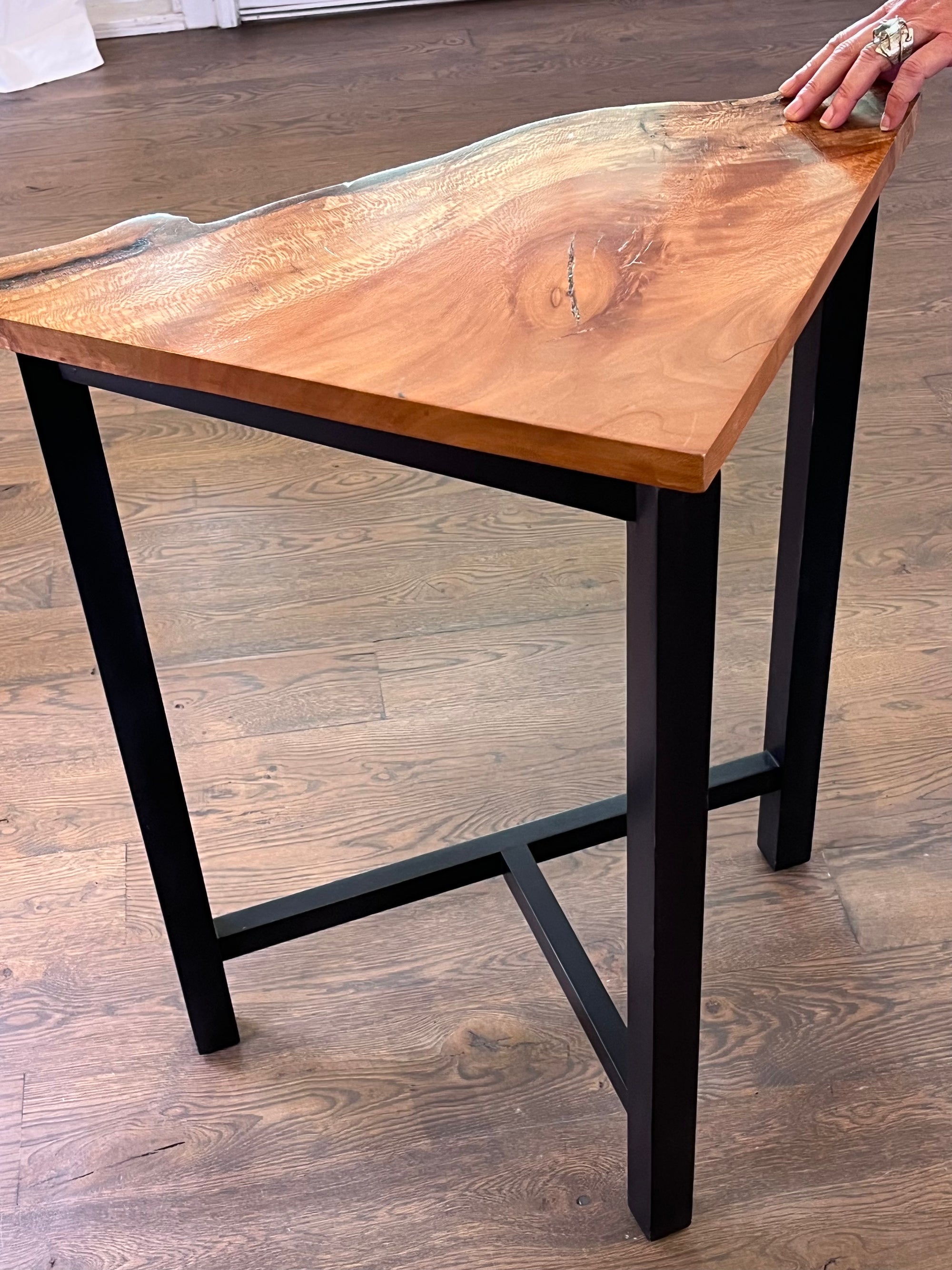 Sycamore Corner Table