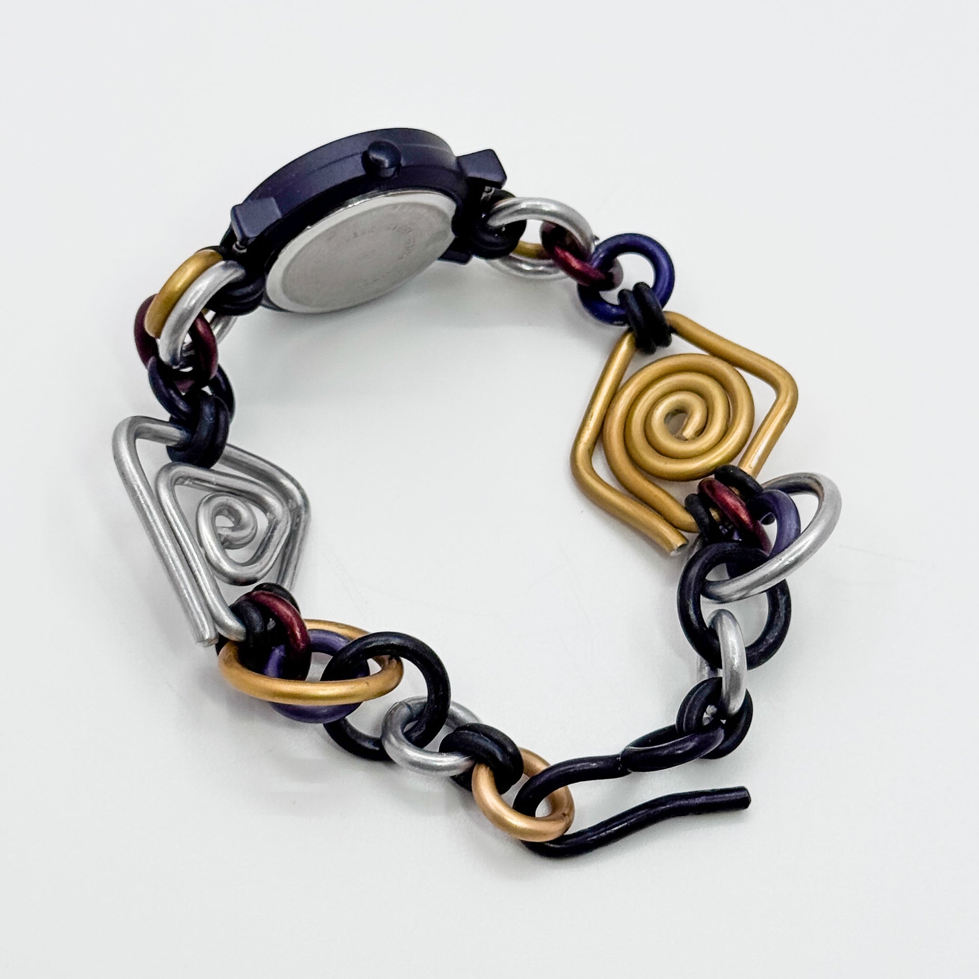 WT2 Circle watch face on aluminum band