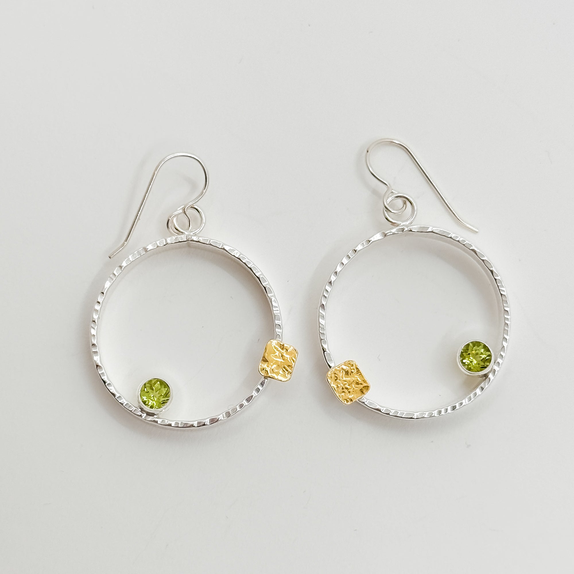 Mars earrings with 5mm faceted peridot