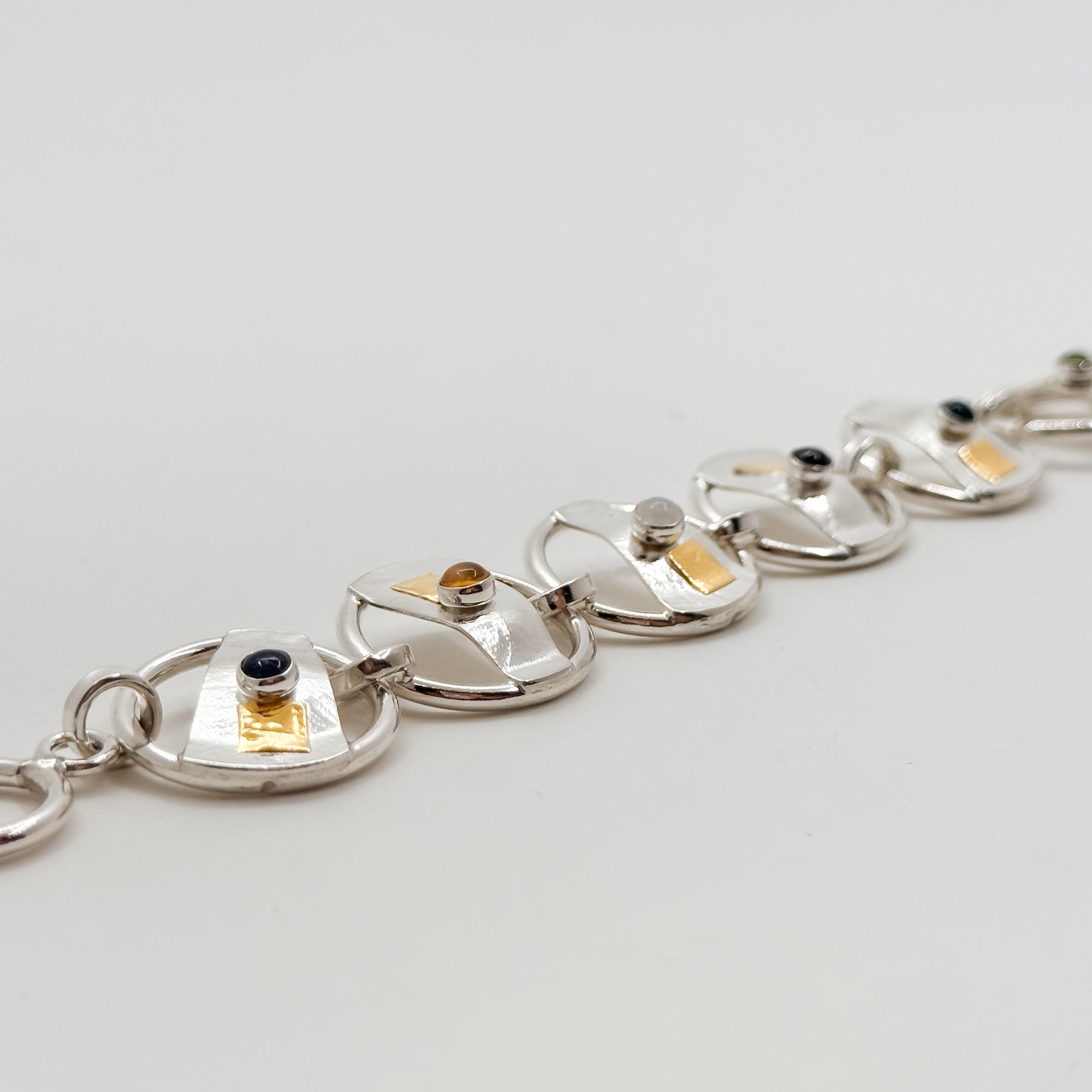 Lawa Round bracelet with stones