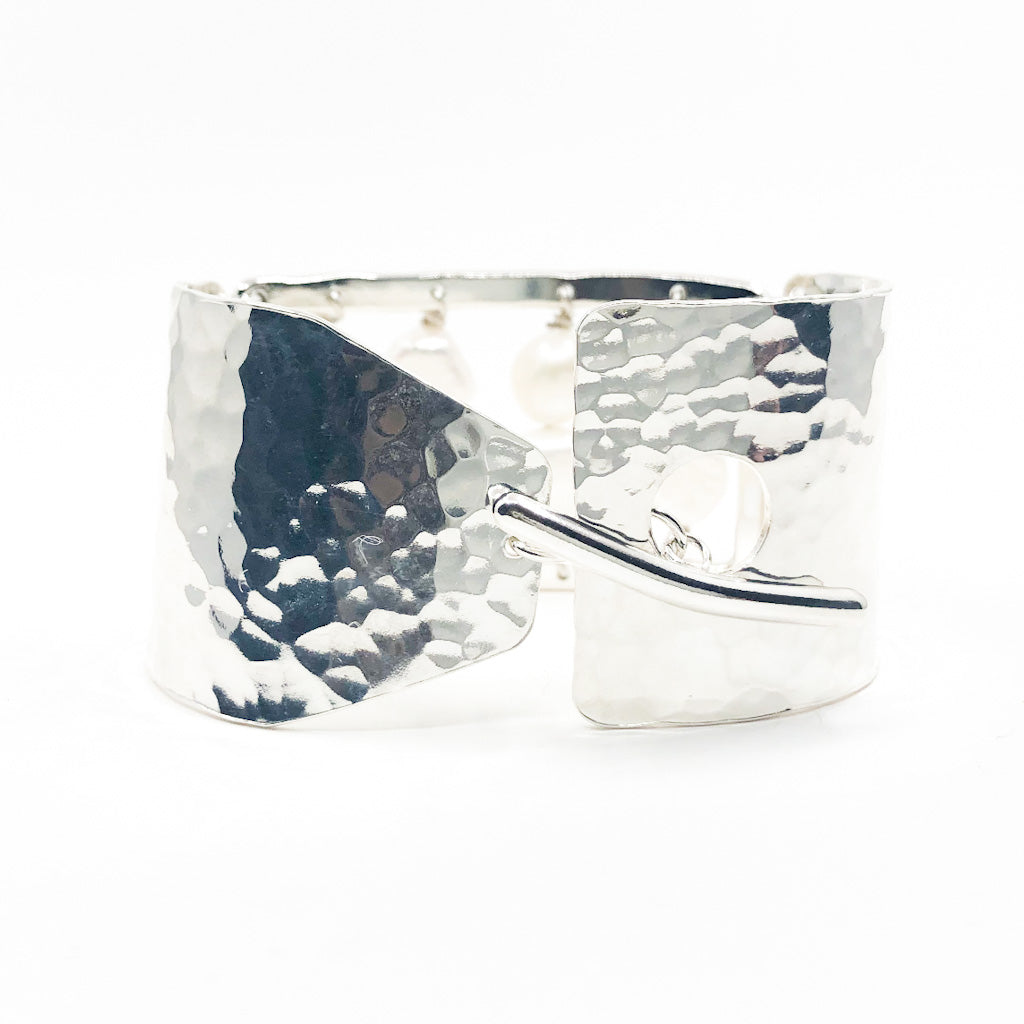 back side view and clasp detail of Sterling Sue Pearl Bracelet by Judie Raiford