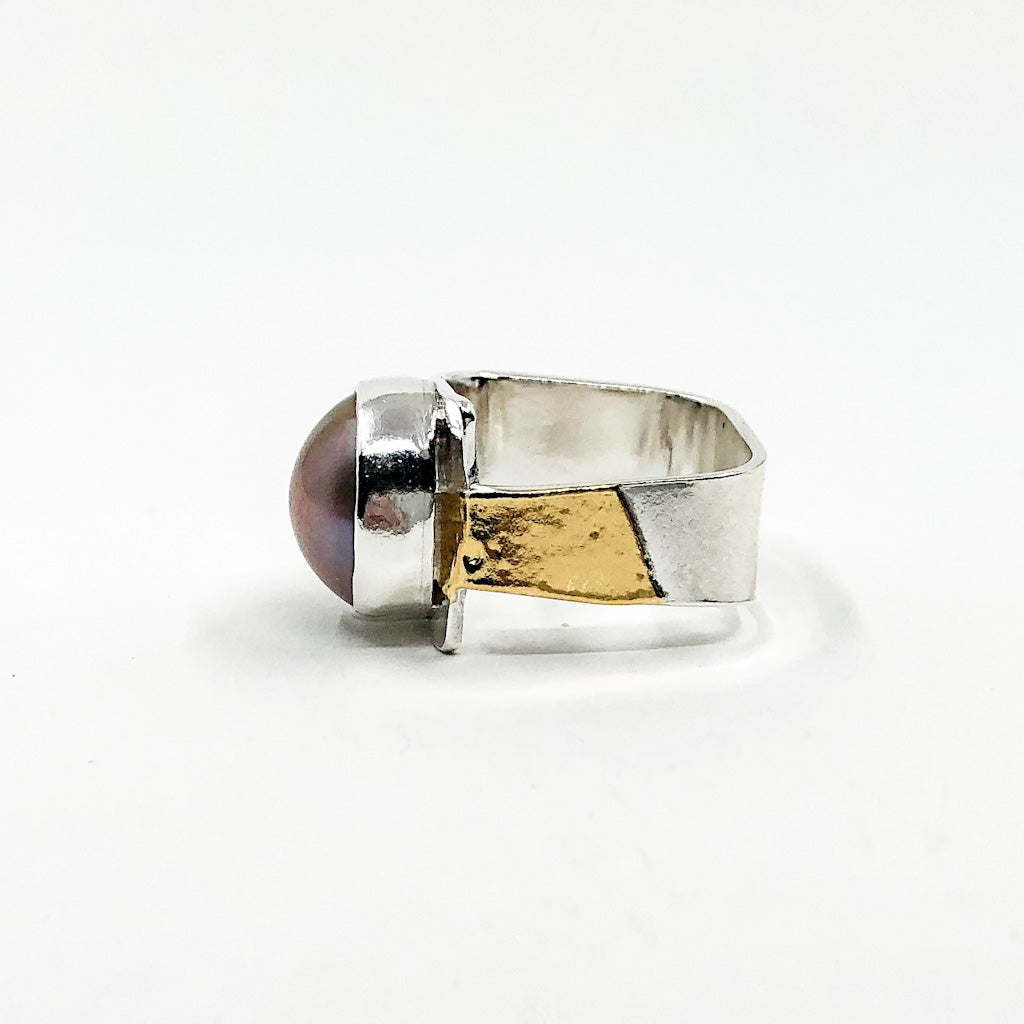 left side view of size 9.5 Sterling & 24k Crotch Hugger Ring with Gray Pink Mabe Pearl by Judie Raiford
