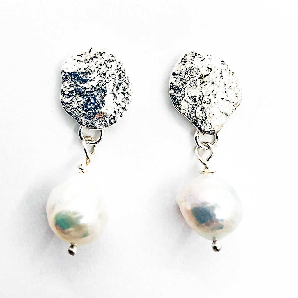 Smash Top with White Baroque Pearl Earrings