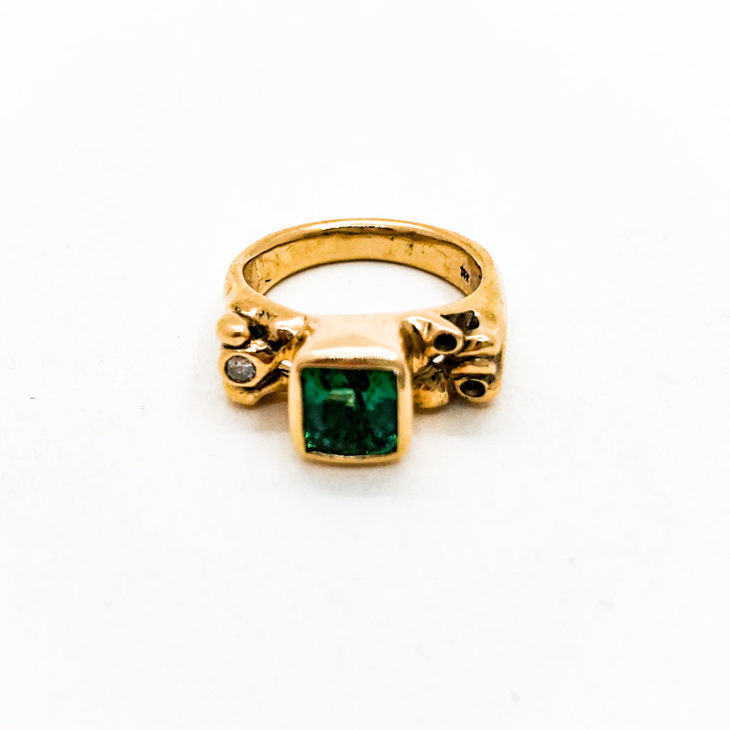 14k Gold Ring with Green Tourmaline and White Diamond